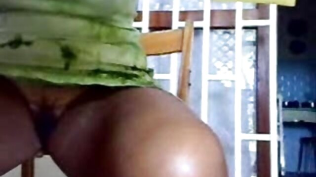 Якісні фільми :  Брюнетка в окулярах лиже член сестра porn поруч з якоюсь плиткою Фільми для дорослих 