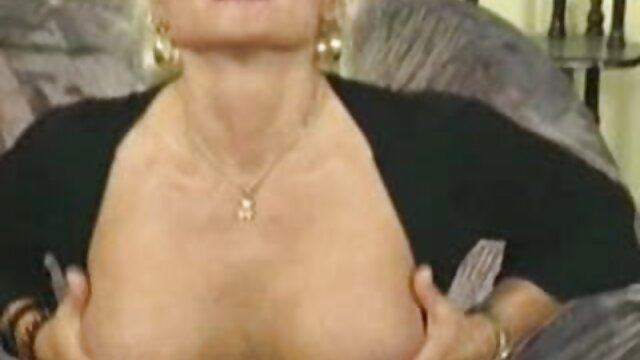 Якісні фільми : Абсолютно приголомшлива блондиночка porno film brat трахається з чорним чистильником басейну Фільми для дорослих