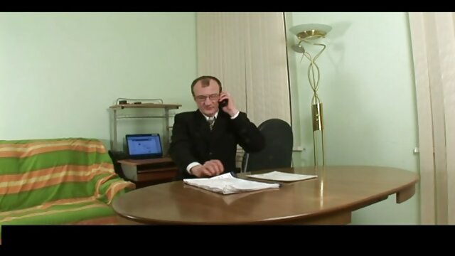 Якісні фільми : Дівка знімає з себе одяг, поки її sestra porno оглядають Фільми для дорослих