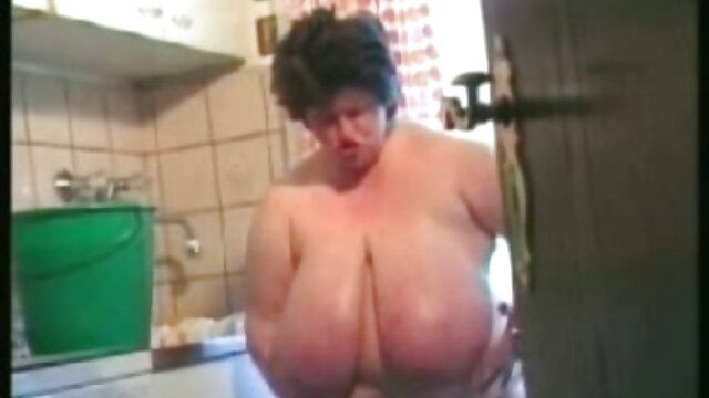 Якісні фільми :  Пара лежить на ліжку, і вони sestra porno чудово проводять час разом Фільми для дорослих 