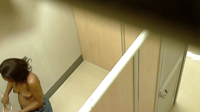 Якісні фільми :  Кучерява брюнетка порно сестра з братом в панчохах трахается в ліжку Фільми для дорослих 